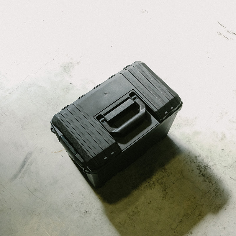 Gear Box: Black with lift-out tray (L)